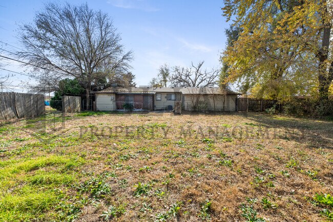 Foto del edificio - 220 E 44th St S