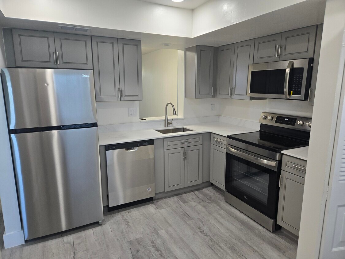 Foto principal - 7684 NW 18th St
