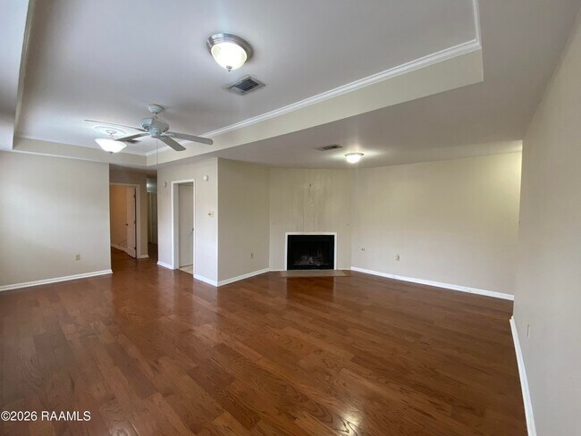 Foto del edificio - 5133 Sleepy Hollow Dr