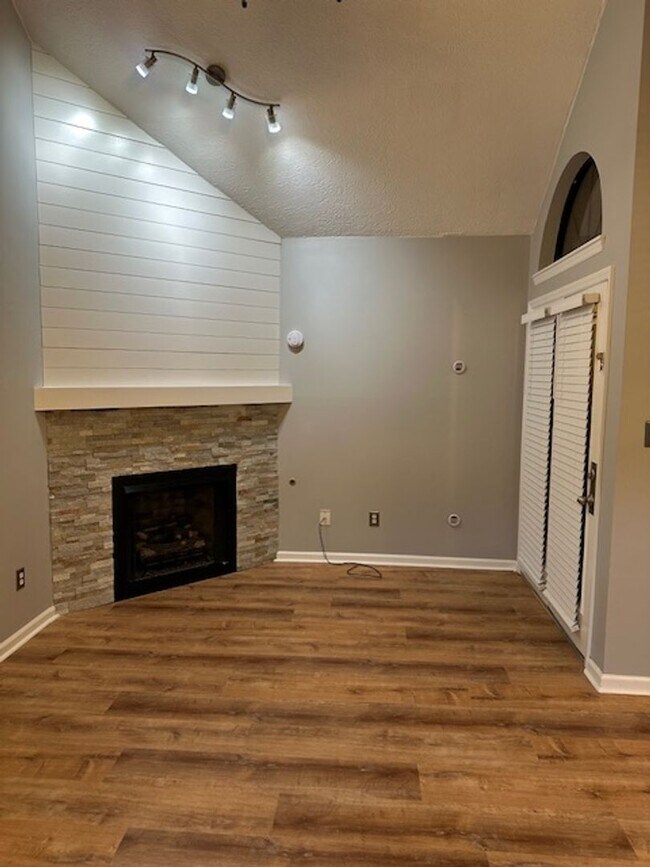 Building Photo - BEAUTIFUL FULLY RENOVATED Townhouse, 2 BR, 2 Bath, Carport & Deck; Pets Ok!