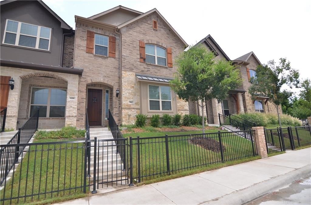 943 Whitehall Dr, Richardson, TX 75081 Condo for Rent in Richardson, TX
