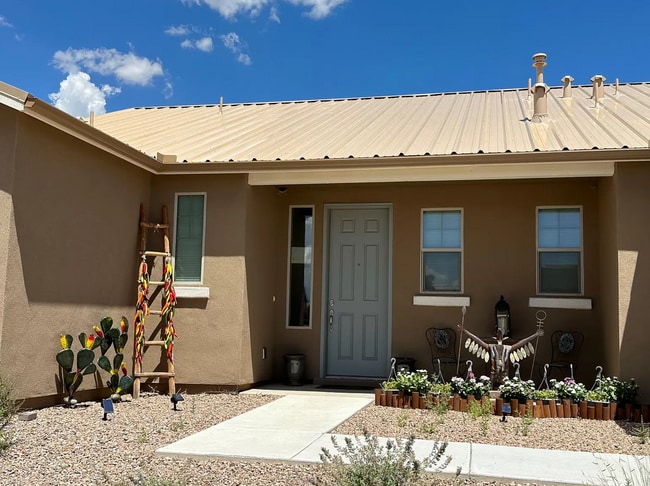 Building Photo - 1 Camino Cerro Escondido