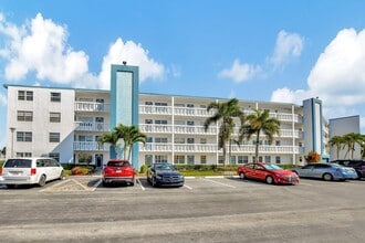 Building Photo - 1047 Exeter C