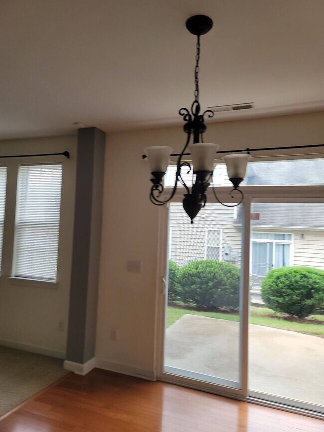 Foto del edificio - Nice Townhome off Providence Rd/485 South
