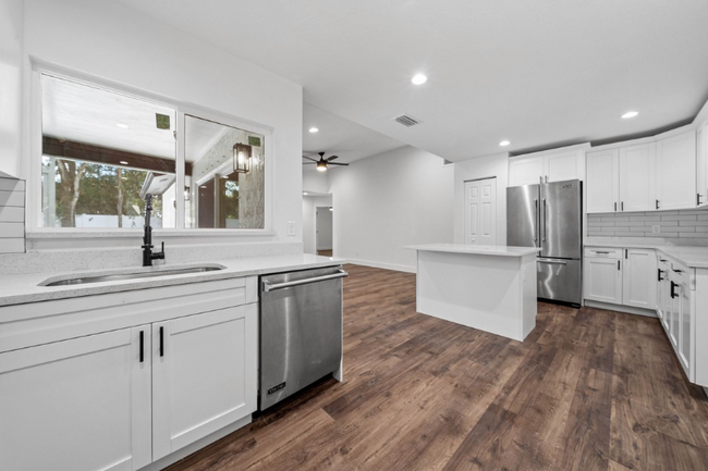 Building Photo - 12335 Yellow Rose Cir