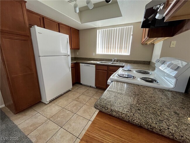 Foto del edificio - 7300 W Pirates Cove Rd
