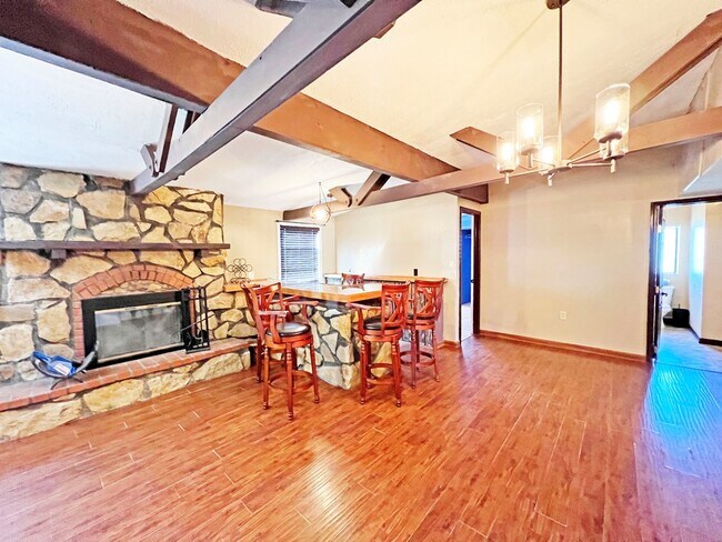 Foto del edificio - 1102 W Brown St