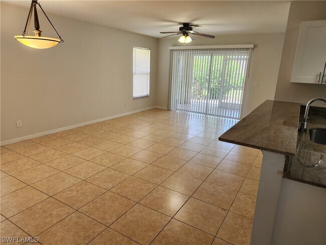 Foto del edificio - 909 SE 14th Terrace