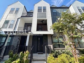 Building Photo - 1011 44th Ave N
