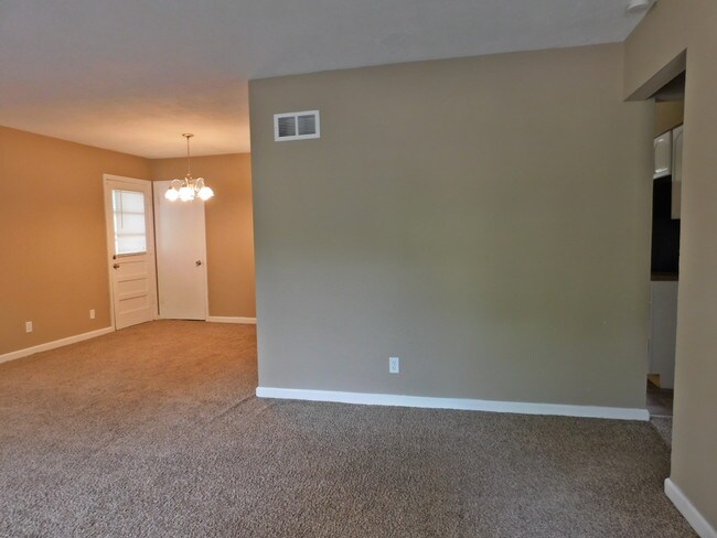 Building Photo - 924 Frost Ave