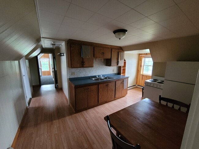 Building Photo - 41 E Main St