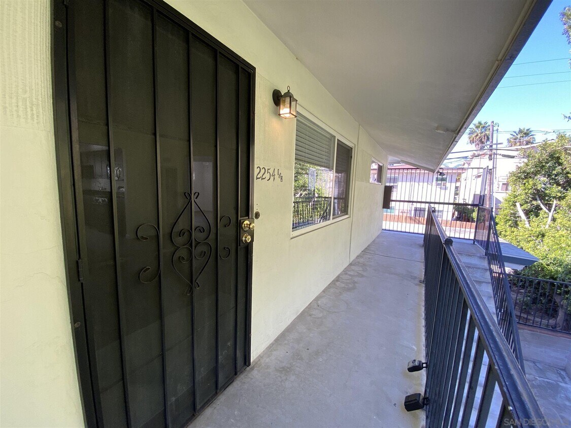 Foto principal - 2254 1/2 Garnet Ave