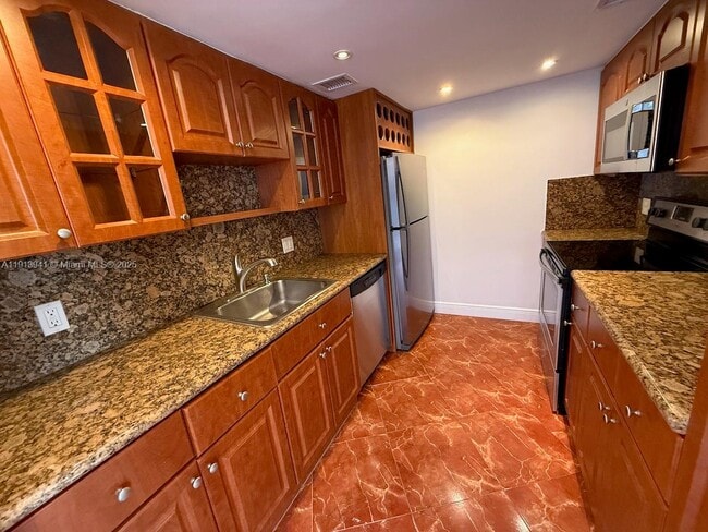 Foto del edificio - 900 Bay Dr