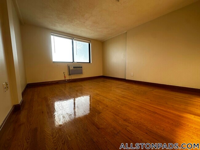 Foto del edificio - 1110 Commonwealth Ave