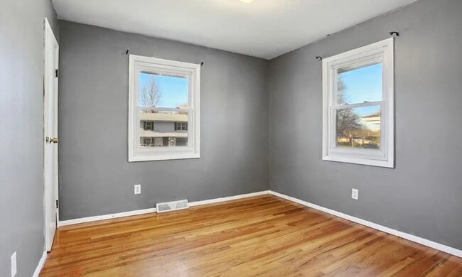 Building Photo - 5037 NE 56th Terrace