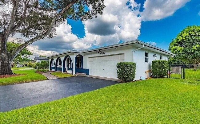Building Photo - 1360 NW 73rd Ave