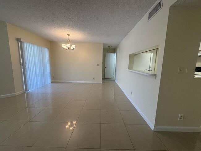Building Photo - 9833 Westview Dr