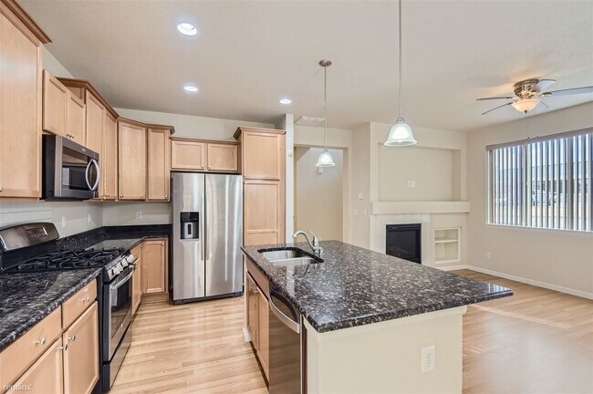 Foto del edificio - 3 br, 2.5 bath Townhome - 9090 East Philli...