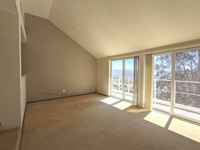 Living room - 535 Mountain View Dr