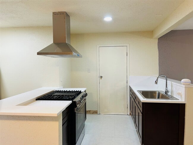 Foto del edificio - 7619 Vernwood St