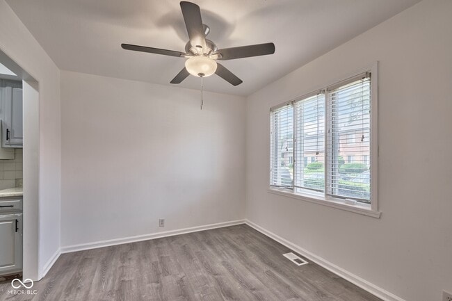 Building Photo - 8511 Canterbury Square W