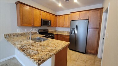 Building Photo - 1109 Scenic Crest Dr