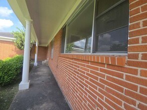 Building Photo - 1824 Magnolia St