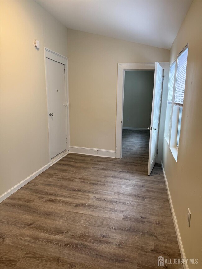 Foto del edificio - 729 Bordentown Ave