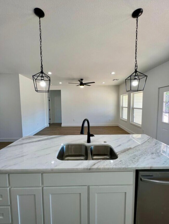 2227 Beverly Dr, Granbury, TX 76048 House Rental in Granbury, TX