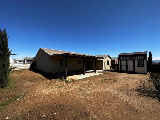 Building Photo - 4 Bedroom 2 Bathroom Home
