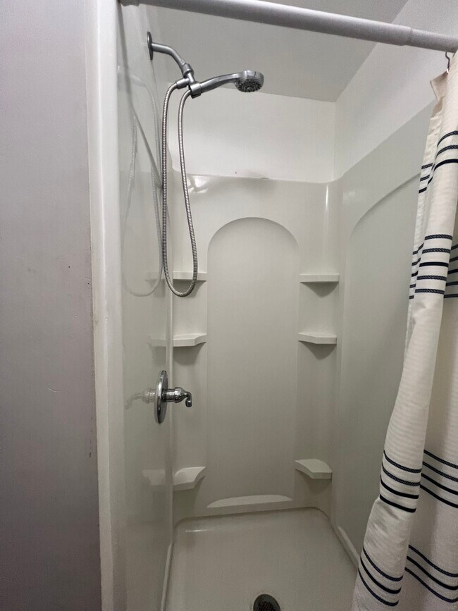 Foto del edificio - 1405 W Barker Ave