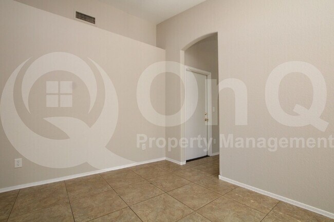 Foto del edificio - 142 W Smoke Tree Rd