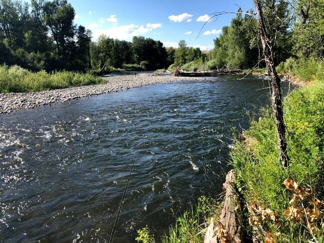 Foto del edificio - 148 Eagle Fjord Rd