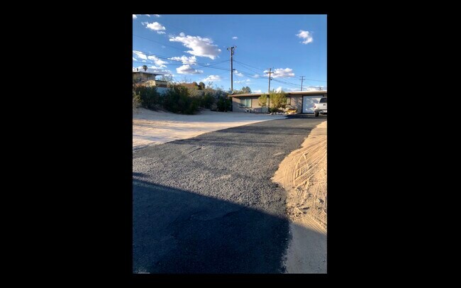 Foto del edificio - 6670 Pine Ave