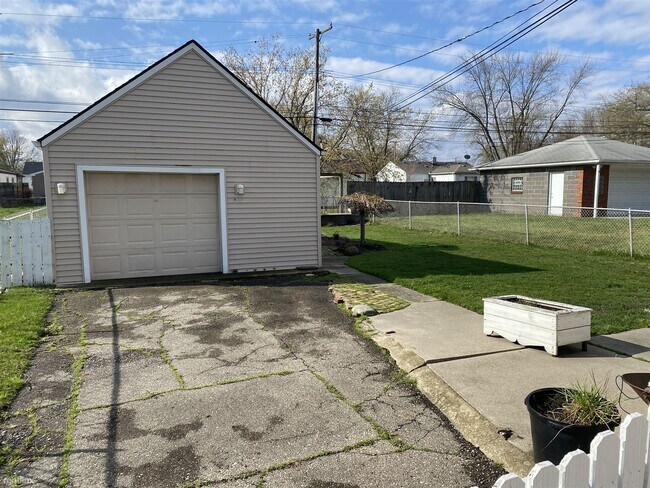 Building Photo - 2 br, 1 bath House - 13346 Toepfer Road