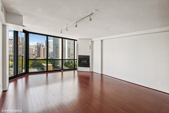 Building Photo - 1309 N Wells St