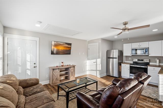 Foto del edificio - 4023 Willow Green Pl