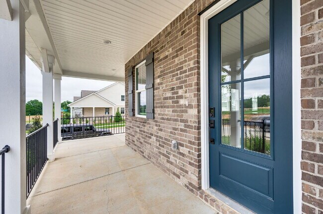 Foto del edificio - "Prime Location Opportunity: Secure Your Future on Poplar Farms Drive, Franklin, TN!" The interne...