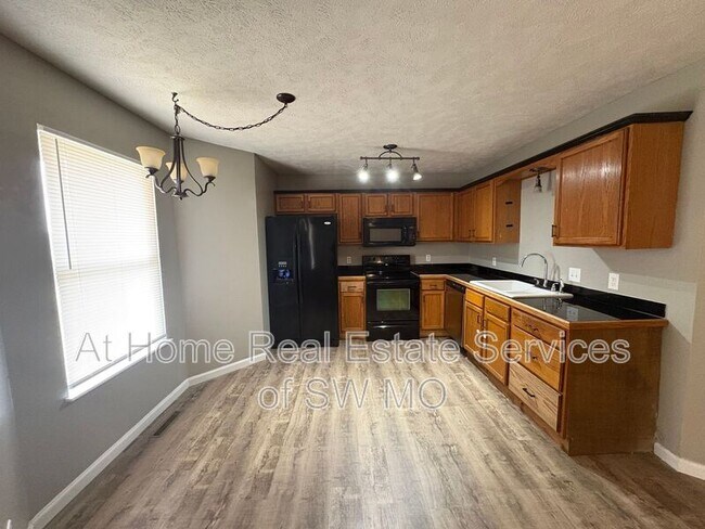 Foto del edificio - 3128 W College St