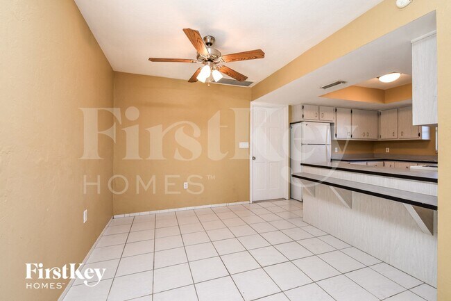 Foto del edificio - 7218 Jasmine Rd