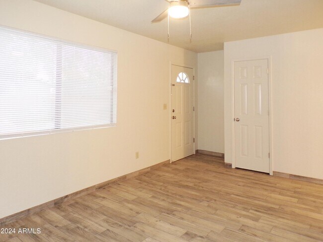 Building Photo - 4406 Buena Loma Way