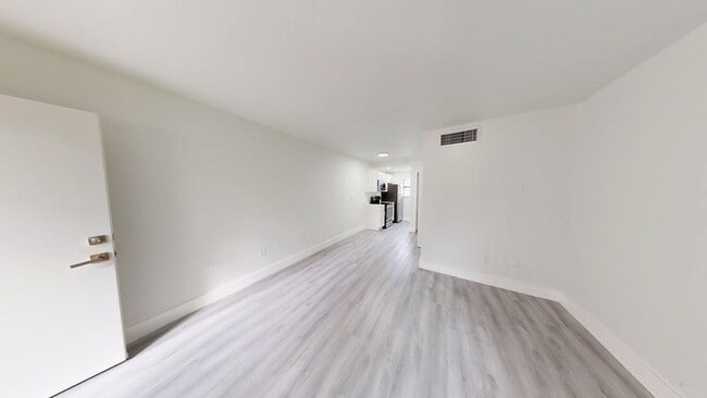 Building Photo - Aciano Hialeah