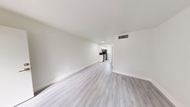 Building Photo - Aciano Hialeah