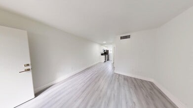 Building Photo - Aciano Hialeah