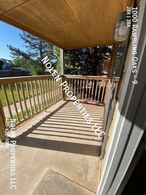 Building Photo - 1000 Rambling Oaks Dr