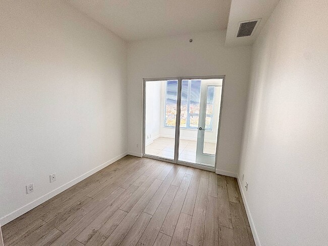 Photo du bâtiment - Centre West - 1807