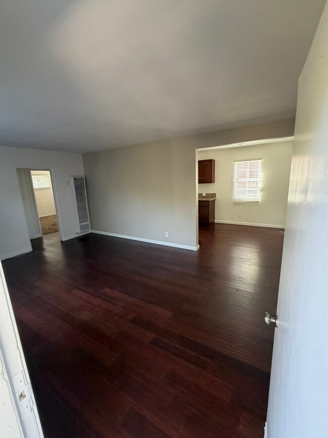 Photo - 2616 crestmoore pl (Los angeles, CA) Apartments