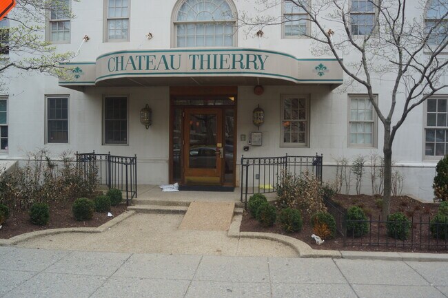 Chareau Thierry Condominio 1920 S Street NW - 1920 S St NW