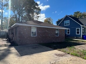 Building Photo - 1045 E Chester St