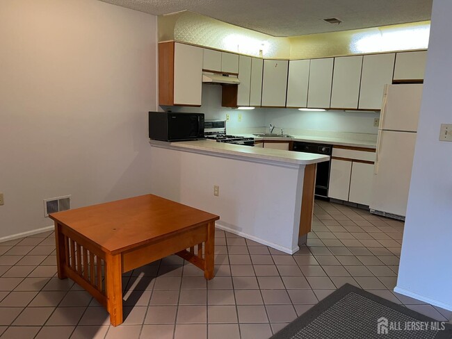 Foto del edificio - 196 Wycoff Way W